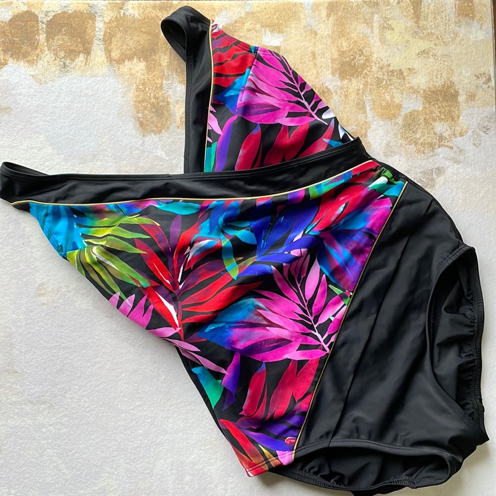 NWOT St John’s Bay Swimsuit Size 12